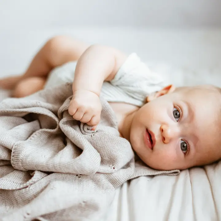 Pinkablu__100% Merinowolle für zarte Babyhaut. Für jedes Klima geeignet. Ideal im Babybett, im Kinderwagen und für unterwegs.